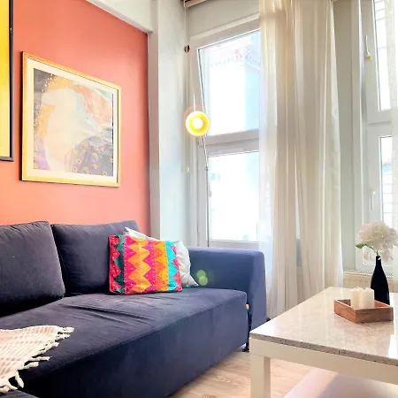 Brand-new Decorated Cozy Flat, 5 Mins To Taksim *