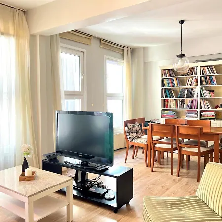 Brand-new Decorated Cozy Flat, 5 Mins To Taksim *